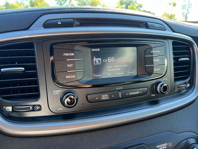 Photo of 2016 Snow White Pearl Kia Sorento