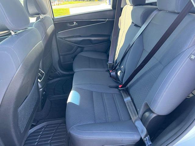 Photo of 2016 Snow White Pearl Kia Sorento