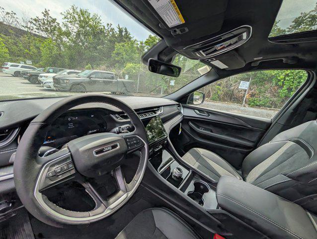 Photo of 2025 Baltic Gray Metallic Clearcoat Jeep Grand Cherokee L