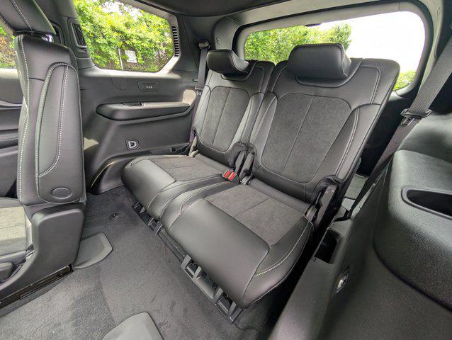 Photo of 2025 Baltic Gray Metallic Clearcoat Jeep Grand Cherokee L