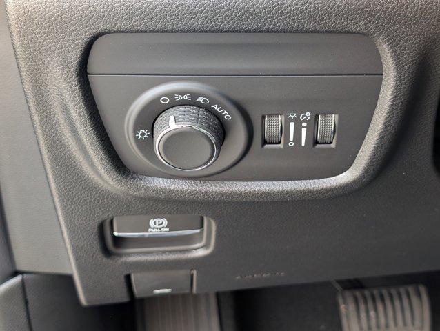 Photo of 2025 Baltic Gray Metallic Clearcoat Jeep Grand Cherokee L