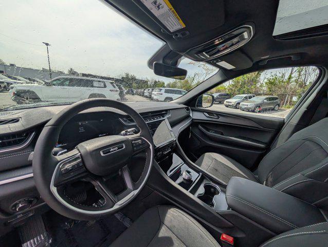 Photo of 2025 Baltic Gray Metallic Clearcoat Jeep Grand Cherokee L