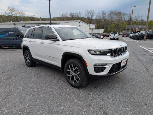 Photo of 2025 Bright White Clearcoat Jeep Grand Cherokee