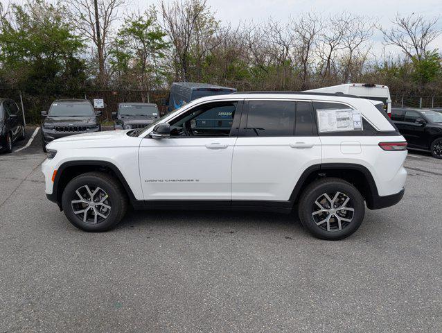Photo of 2025 Bright White Clearcoat Jeep Grand Cherokee