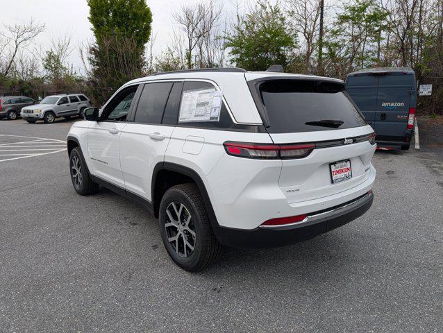 Photo of 2025 Bright White Clearcoat Jeep Grand Cherokee