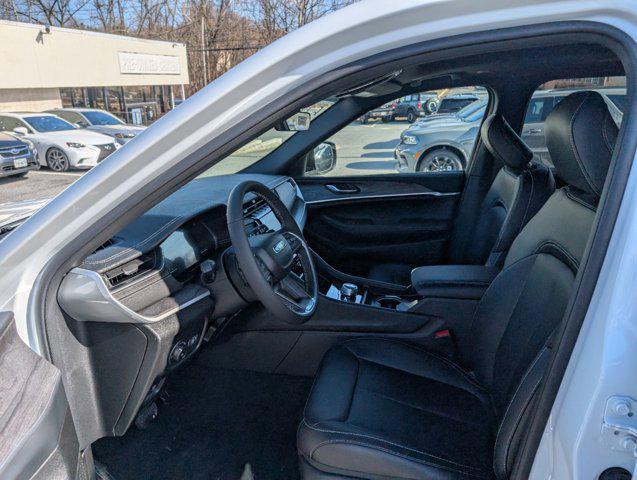 Photo of 2025 Bright White Clearcoat Jeep Grand Cherokee L