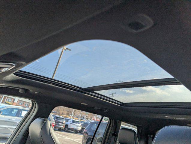 Photo of 2025 Bright White Clearcoat Jeep Grand Cherokee L