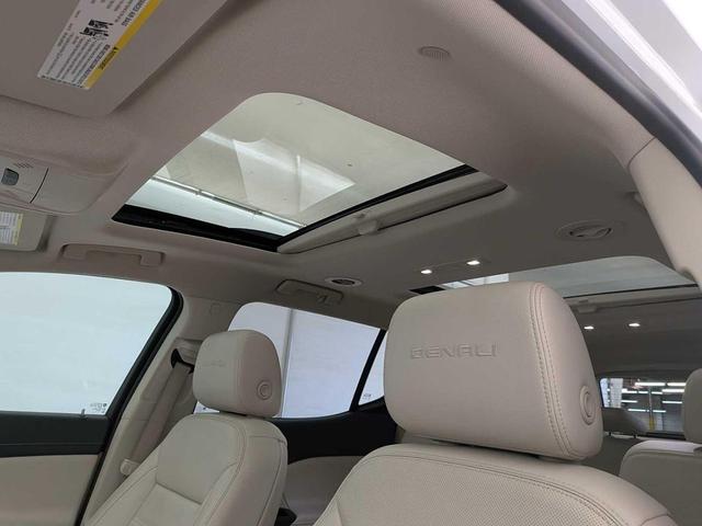 Photo of 2021 White Frost Tricoat GMC Acadia