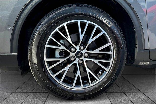 Photo of 2023 Carbonized Gray Metallic Ford Escape