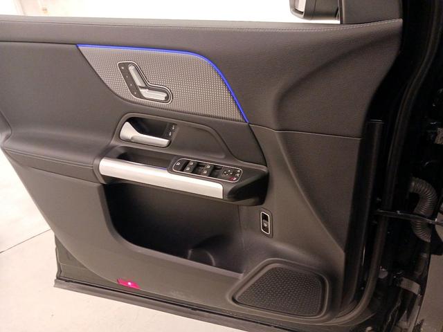 Photo of 2023 Black Mercedes-Benz GLA 250