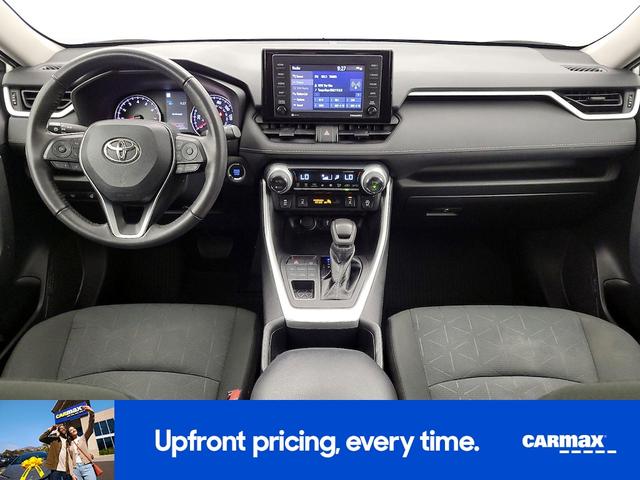 Photo of 2022 White Toyota RAV4