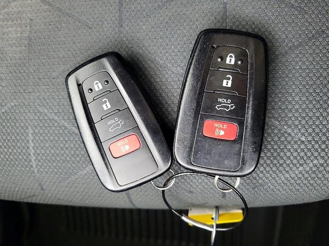 Photo of 2022 White Toyota RAV4