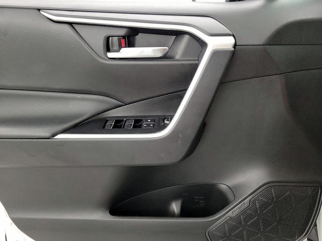 Photo of 2022 White Toyota RAV4