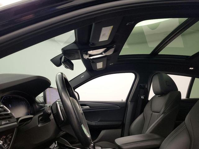 Photo of 2022 Black BMW X4