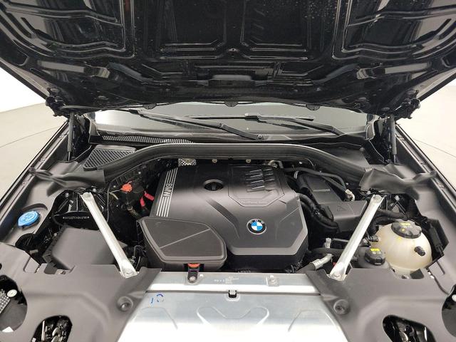 Photo of 2022 Black BMW X4
