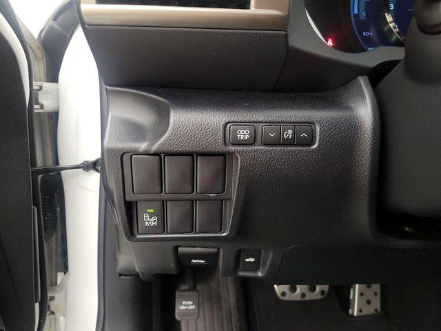 Photo of 2016 White Lexus IS 200t