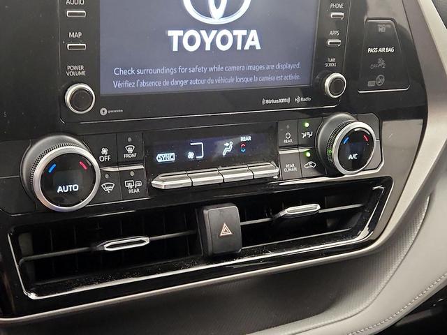 Photo of 2021 White Toyota Highlander Hybrid