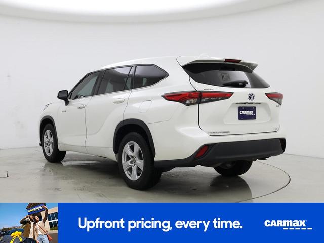 Photo of 2021 White Toyota Highlander Hybrid