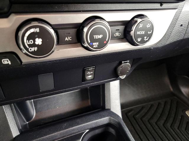 Photo of 2019 White Toyota Tacoma