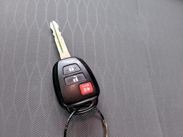 Photo of 2019 White Toyota Tacoma