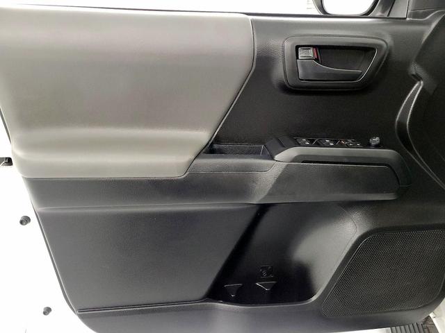 Photo of 2019 White Toyota Tacoma