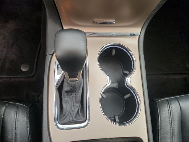 Photo of 2016 White Jeep Grand Cherokee