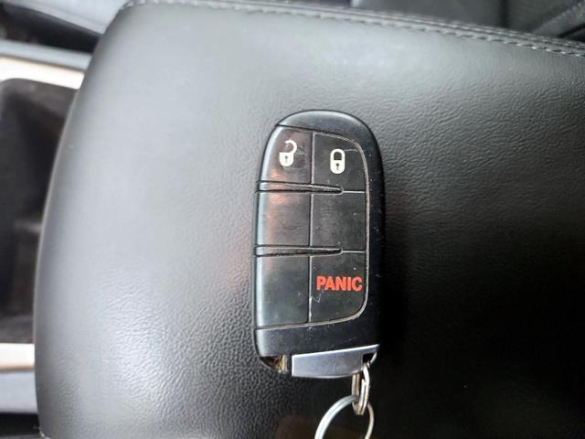 Photo of 2016 White Jeep Grand Cherokee