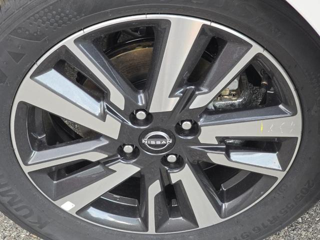 Photo of 2025 Aspen White Nissan Versa