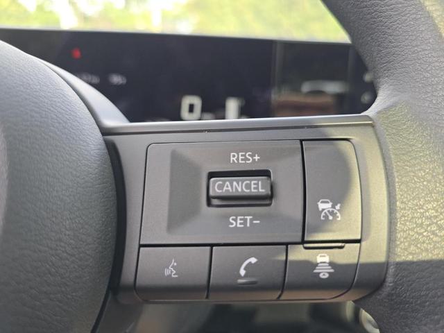 Photo of 2025 Aspen White Tri Nissan Kicks