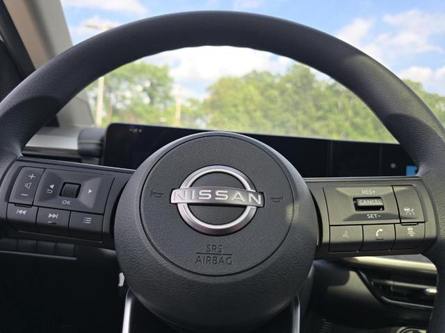 Photo of 2025 Aspen White Tri Nissan Kicks