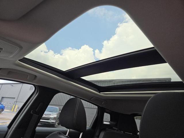 Photo of 2025 Super Black Nissan Kicks
