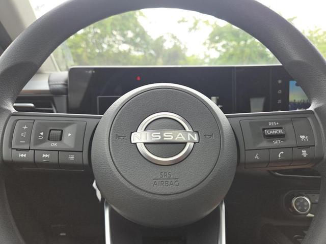 Photo of 2025 Super Black Nissan Kicks