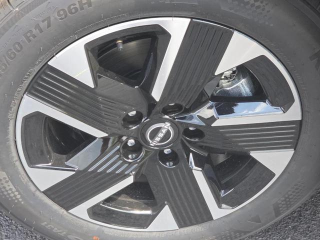 Photo of 2025 Super Black Nissan Kicks
