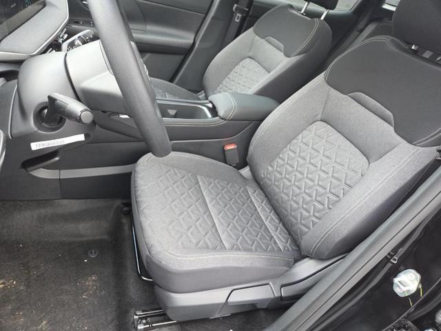 Photo of 2025 Super Black Nissan Kicks