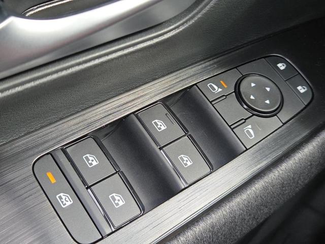 Photo of 2026 Super Black Nissan Kicks