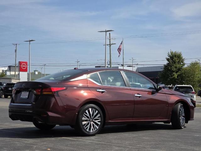 Photo of 2023 Garnet Pearl Nissan Altima