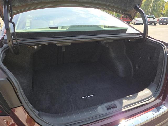 Photo of 2023 Garnet Pearl Nissan Altima