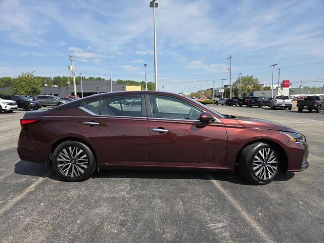 Photo of 2023 Garnet Pearl Nissan Altima