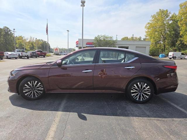 Photo of 2023 Garnet Pearl Nissan Altima