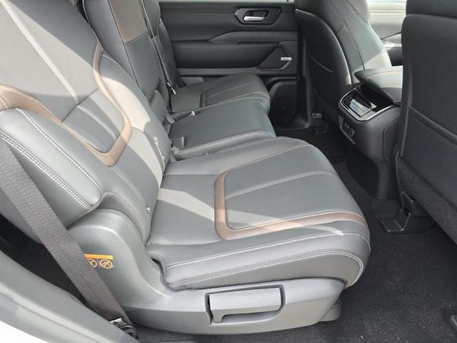 Photo of 2025 Brilliant Silver Metallic Nissan Armada