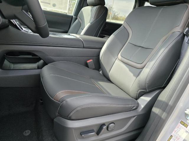 Photo of 2025 Brilliant Silver Metallic Nissan Armada