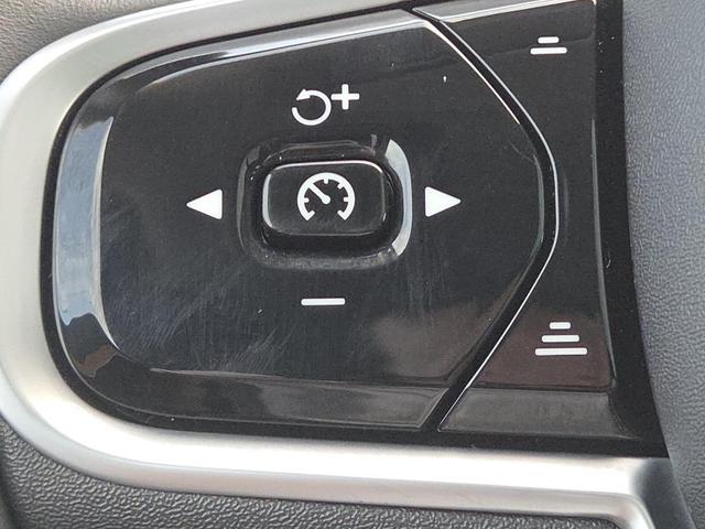 Photo of 2022 Onyx Black Metallic Volvo XC90