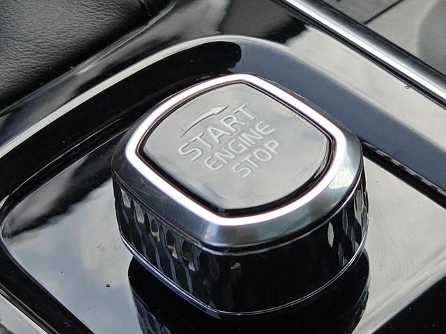 Photo of 2022 Onyx Black Metallic Volvo XC90