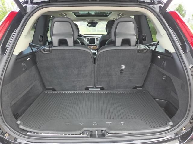 Photo of 2022 Onyx Black Metallic Volvo XC90