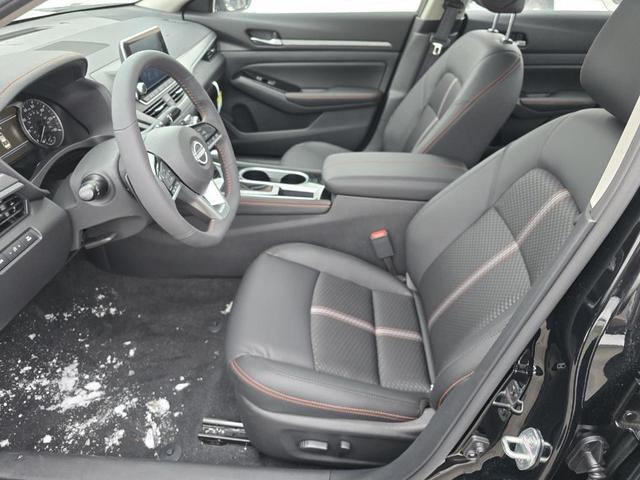 Photo of 2025 Black Nissan Altima