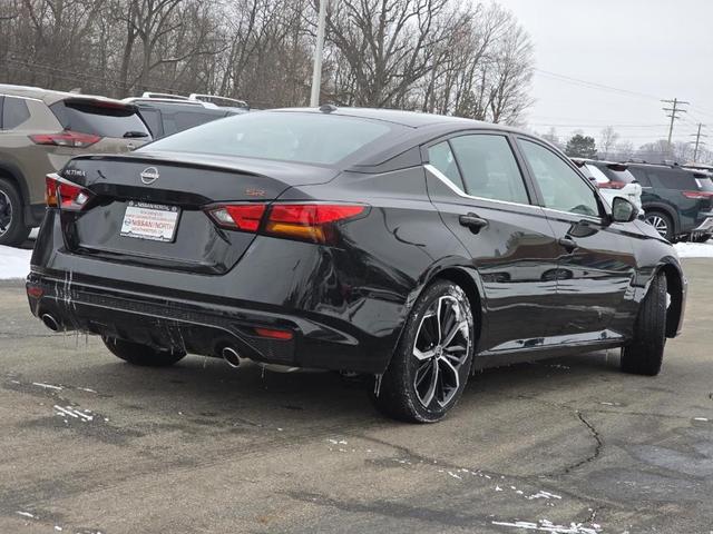 Photo of 2025 Black Nissan Altima