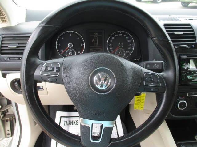 Photo of 2010 SILVER Volkswagen Jetta