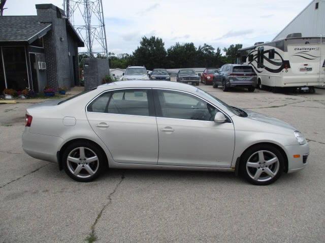 Photo of 2010 SILVER Volkswagen Jetta