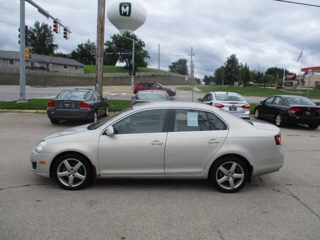Photo of 2010 SILVER Volkswagen Jetta