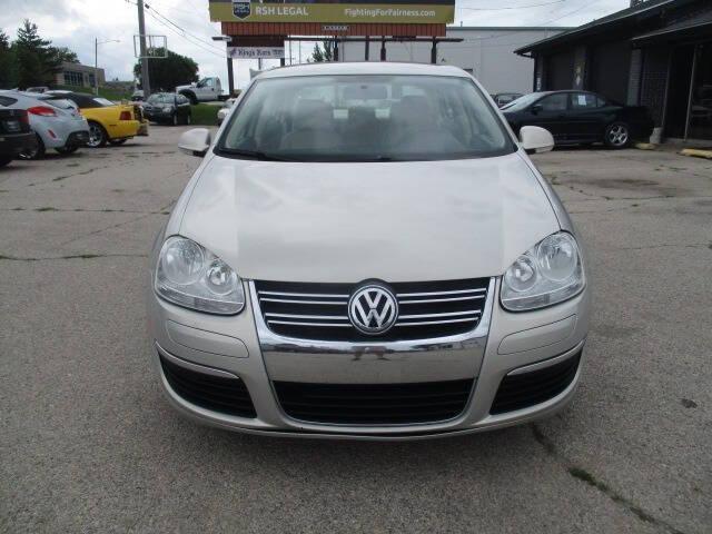 Photo of 2010 SILVER Volkswagen Jetta